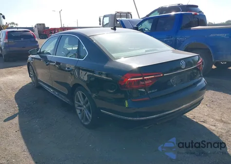 2017 Volkswagen Passat R-Line z USA, uszkodzony, nr VIN 1VWDT7A32HC043997